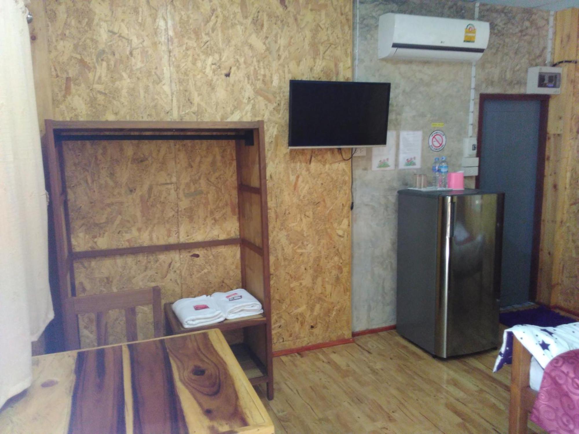 Ban Suan Sukjai Mae Sariang Hotell Rum bild