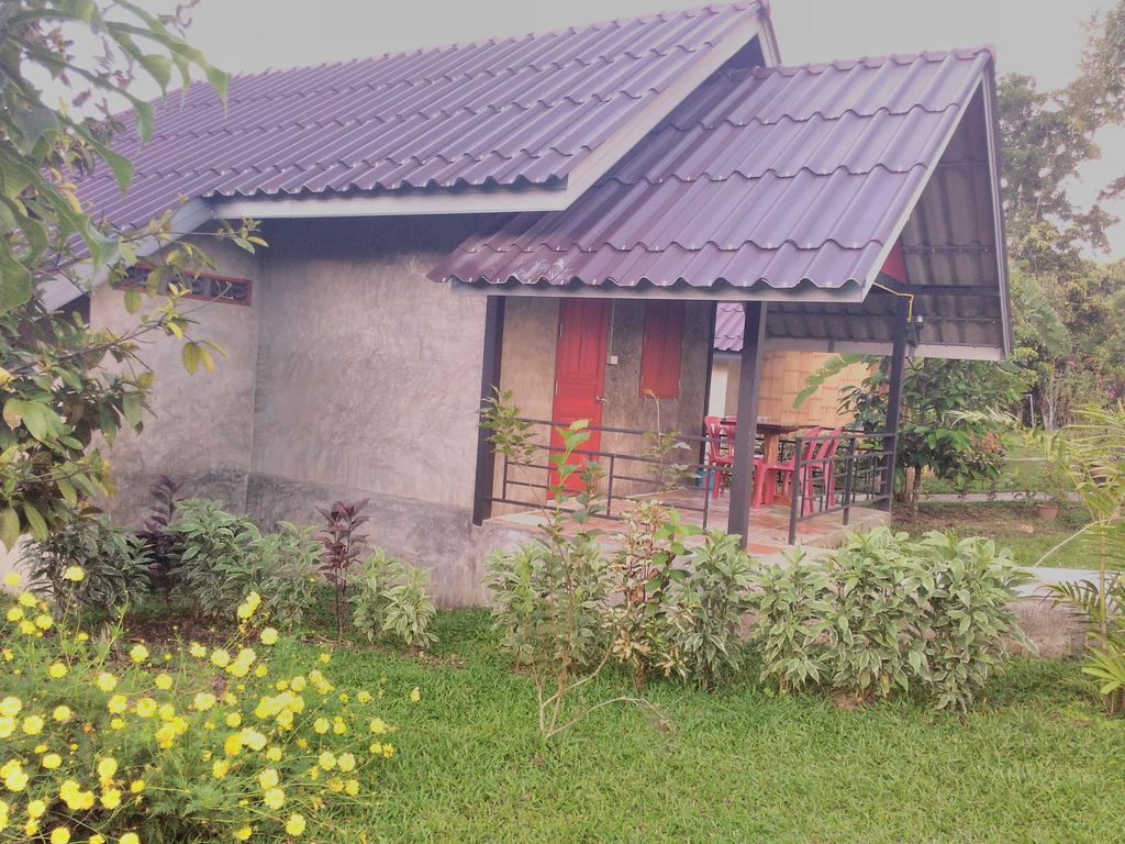 Ban Suan Sukjai Mae Sariang Hotell Exteriör bild