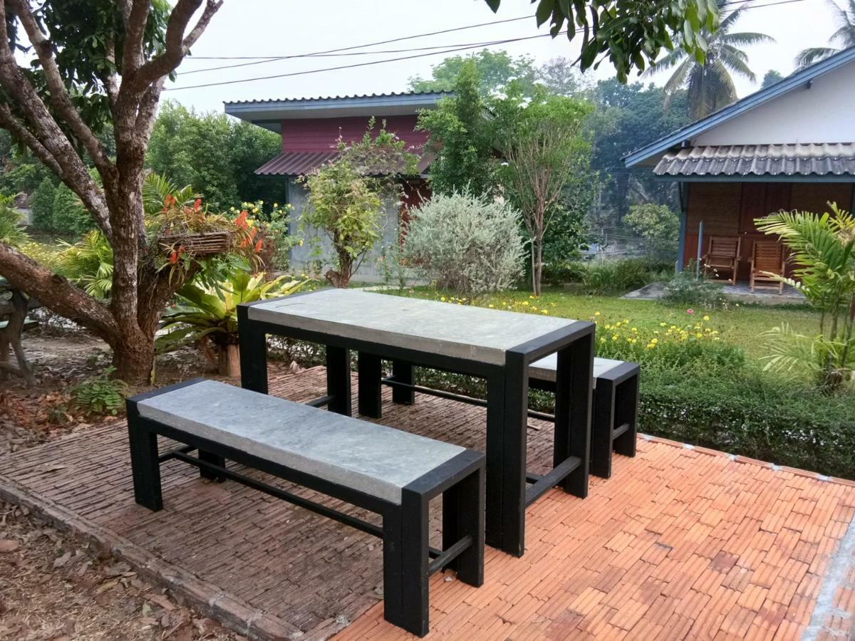 Ban Suan Sukjai Mae Sariang Hotell Exteriör bild